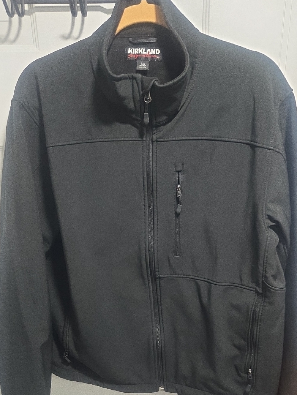 Kirkland Signature Men's Black Lightweight Softshell Jacket